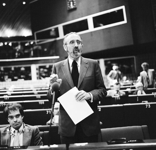 Fotografija 3: The MEP Edgard Edouard PISANI during a session in Strasbourg in November 1981.