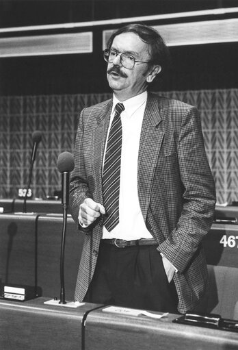 Fotografija 2: ROTHLEY Wili  in the hemicycle of the European Parliament in Strasbourg in June 1986