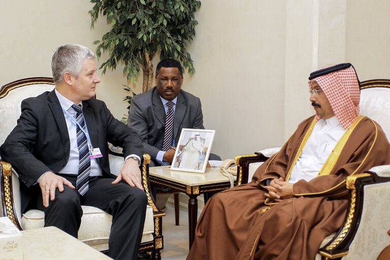 Fotó 24: Matthias Groote European Parliament Head of Delegation, on the left, with Saqr Al - Meraikhi, Chair of the Services and Public utilities committee of Shura Council during the United Nations Climate Change conference in Doha, Qatar.