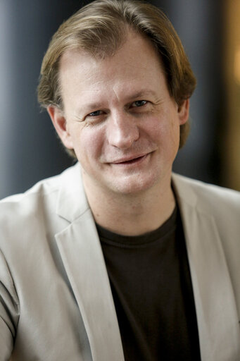 Foto 8: MEP Carl SCHLYTER in the European Parliament in Brussels