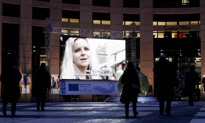 Nobel Peace Prize 2012 - Giant screen broadcasting the ceremony in the LOW courtyard at the EP in Strasbourg