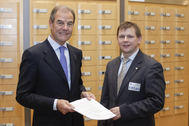 Valokuva 6: Hubert PIRKER meets with the president of the Austrian disability forum