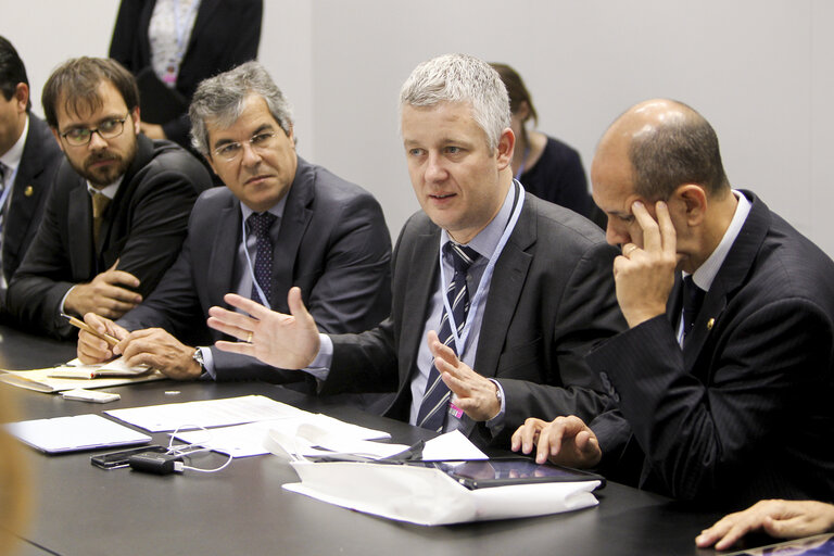 Fotografia 36: Senator Jorge Viana, Matthias Groote, European Parliament Head of Delegation and Senator Anibal Diniz during meeting with Parliamentarians of Brazil during the United Nations Climate Change conference in Doha, Qatar, Tuesday, Dec.4, 2012.