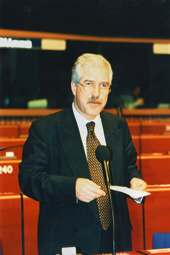 Снимка 3: NOVO Honorio in the hemicycle of the European Parliament in Strasbourg in March 1997