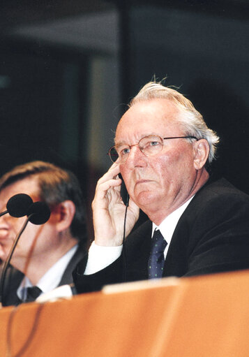 Photo 25: PROVAN James L.C in plenary session in Brussels