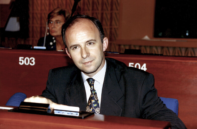 Zdjęcie 3: POMES RUIZ Javier in the hemicycle of the European Parliament in Strasbourg in July 1993