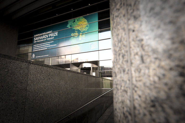 Zdjęcie 2: Sakharov Prize banner at the entrance of the European Parliament