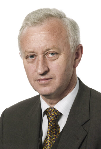 Suriet 32: Observers - 5th Parliamentary Term