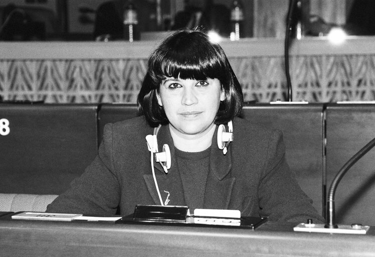 Foto 2: The MEP Pasqualina NAPOLETANO during a session in Strasbourg in April 1990.