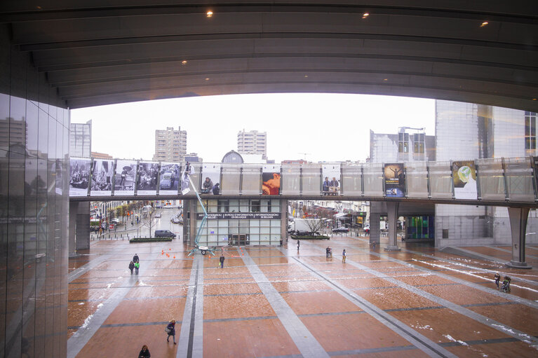 Photo 40 : Nobel Peace prize's ceremony broadcast set in front of the EP in Brussels.
