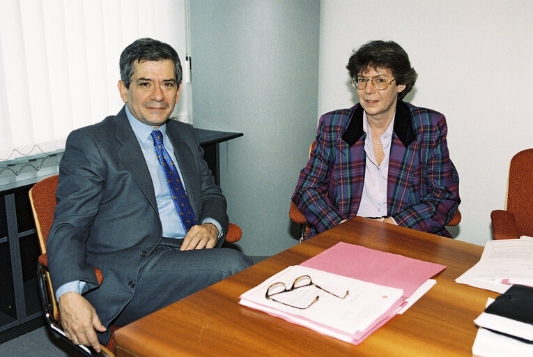 Zdjęcie 33: The MEPs Enrique BARON CRESPO and Barbara WEILER during a meeting in Brussels in October 1999.