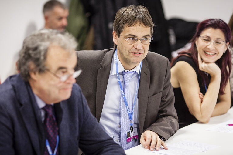 Fotografie 15: POLAND, Warsaw:  Karl-Heinz FLORENZ (L),  Peter LIESE (EPP) (C) and Romana JORDAN (EPP) are seen during  meeting of European Parliament delegation with Mexico and Peru delegations, November 19, 2013.