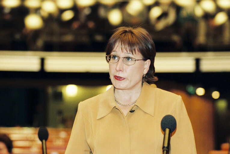 Foto 5: MEP Riitta MYLLER speaks in plenary session in Strasbourg