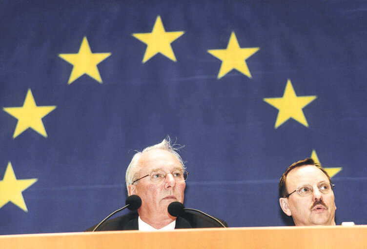 Photo 22: PROVAN James L.C in plenary session in Brussels