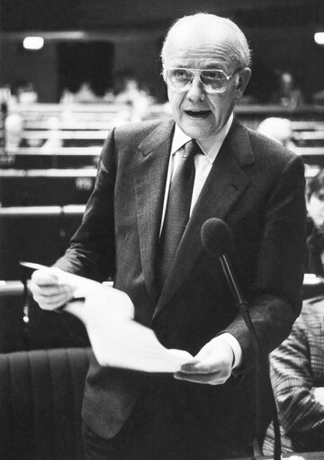 Nuotrauka 19: PANDOLFI Filippo in the hemicycle of the European Parliament in Strasbourg in March 1989