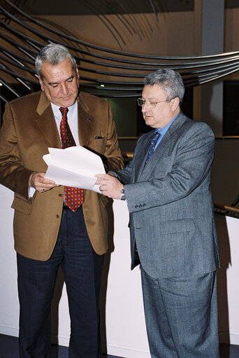 Foto 2: MEP Jorge Salvador HERNANDEZ MOLLAR in the European Parliament