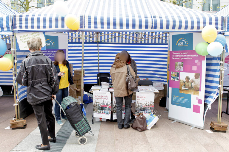 Φωτογραφία 13: Festival of Europe. Open Day 2012 in Brussels - Stands at Solidarnosc Esplanade