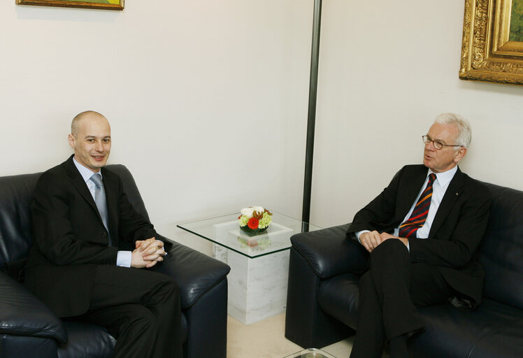 Foto 1: EP President meets with the Speaker of the Romanian Chamber of Deputies.