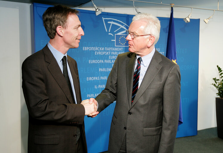 Hans Gert POETTERING, EP President, meets with Jim Murphy, UK Minister of State for Europe, in Brussels