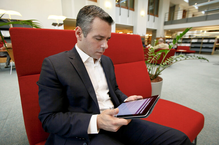 MEP Alexander ALVARO in the EP library in Brussels for the library's promotion