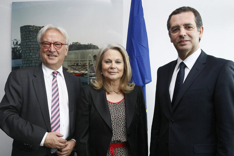 Fotografija 2: S&D group leader meets with MEP Edite ESTRELA and Antonio Jose SEGURO