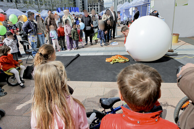 Φωτογραφία 6: Festival of Europe. Open Day 2012 in Brussels - Stands at Solidarnosc Esplanade