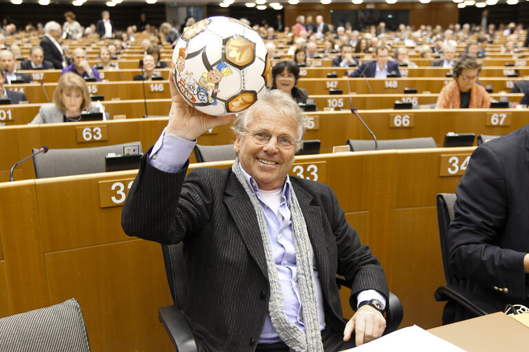 Fotografia 2: Plenary Session in Brussels - Week 19: Action of Polish MEPs Football European Cup 2012