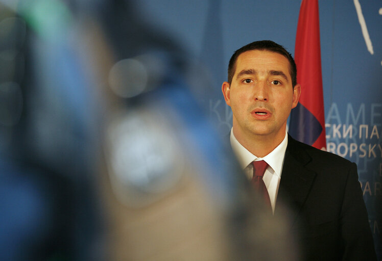 Photo 6 : Press conference following the EP President's meeting with the acting Speaker of the Serbian Parliament.