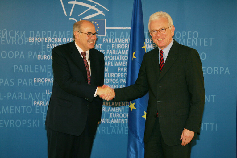 Foto 5: EP President meets with the President of the European Court of Justice.