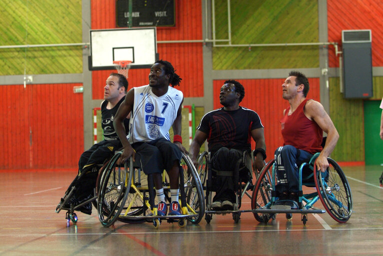 Foto 30: Sports for wheelchair users.