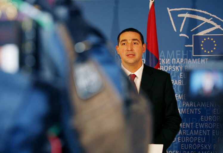 Photo 5 : Press conference following the EP President's meeting with the acting Speaker of the Serbian Parliament.