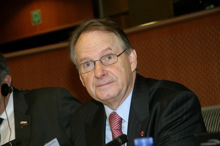 Foto 3: MEP Reino PAASILINNA attends a meeting in Brussels