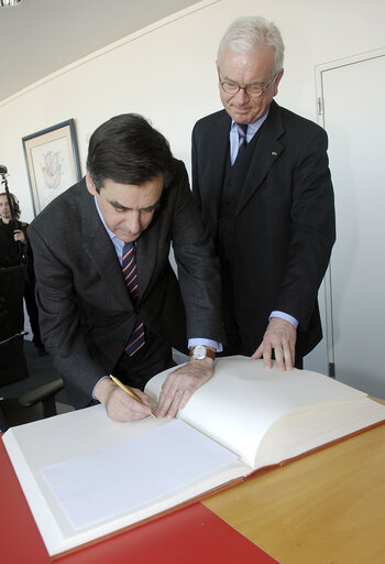 Fotografi 3: EP President meets with the French Prime Minister.