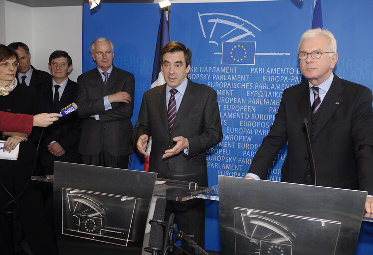 Fotografia 1: Press conference following the EP President's meeting with the French Prime Minister.