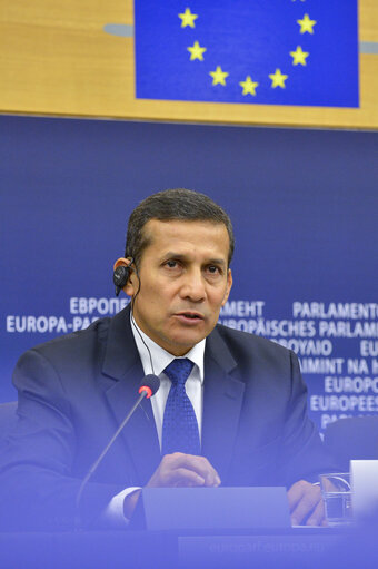 Foto 4: EP President holds a joint press conference with the President of Peru