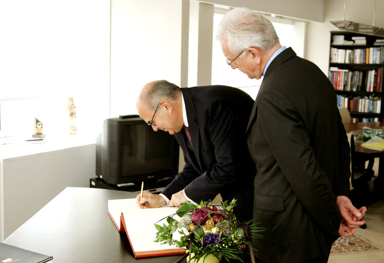 Foto 2: EP President meets with the President of the European Court of Justice.