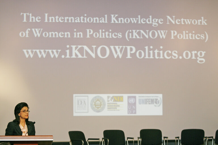 Fotografija 20: Meeting of the International Knowledge Network of Women in Politics (iKNOW Politics) with, amongst others, the Commissioner for Competition, the  Minister of Social Development, Family and Solidarity of Moroocco and the UNDP Director for Gender.