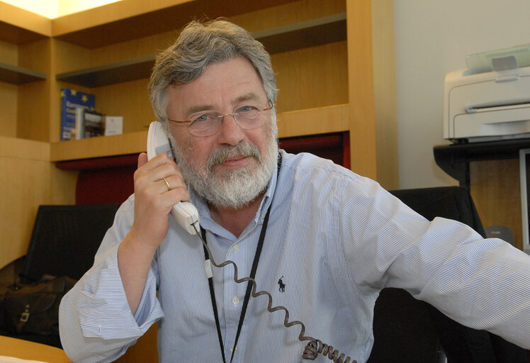 Foto 1: MEP Giorgos DIMITRAKOPOULOS in his office in Strasbourg