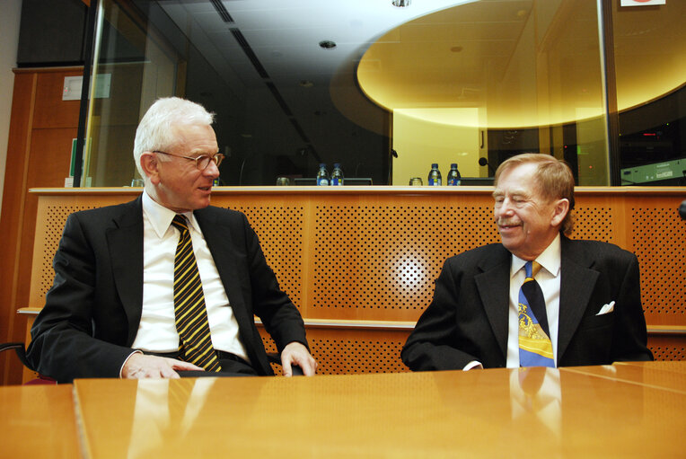 Zdjęcie 9: EP President meets with the former President of Mozambique, and with the former President of the Czech Republic