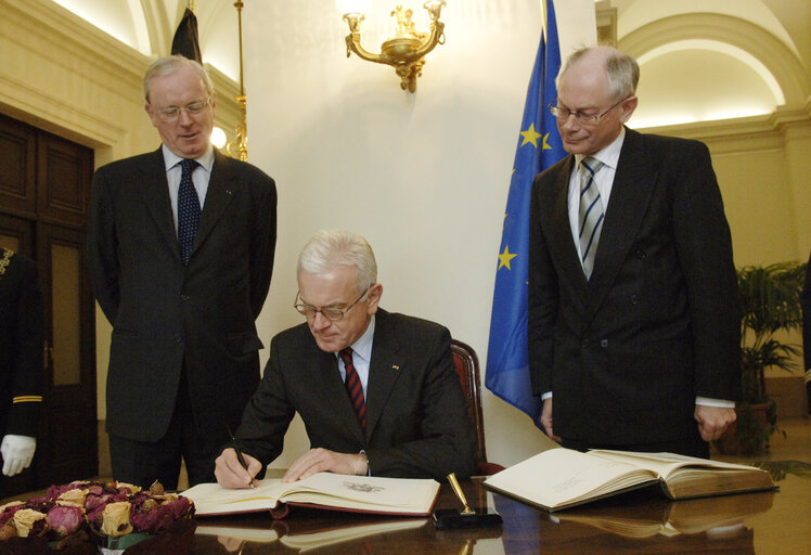 Foto 15: Official visit of the President of the EP to Belgium. Visit of the Belgian Parliament.