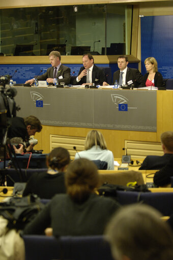 Suriet 35: Press conference at the EP in Brussels on the Missing Child Hotline following a meeting to consider prospects for a Europe-wide alert system for missing or abducted children in presence of Gerry and Kate McCann, whose daughter Madeleine has been missing since May 2007