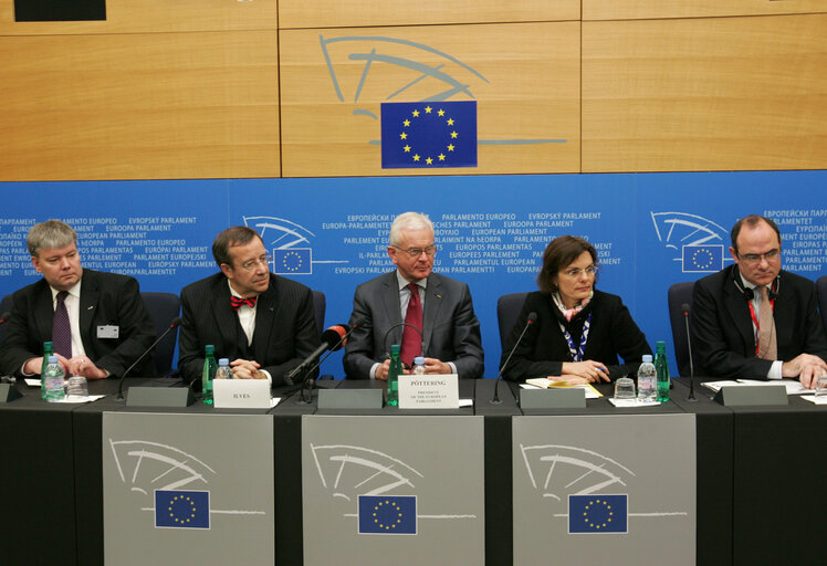 Photo 3 : Press conference following the EP President's meeting with the President of the Republic of Estonia.