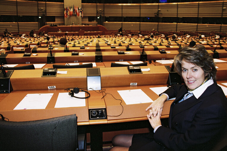 Foto 6: Portrait of MEP Anne Caroline B. McINTOSH in the hemicycle in Brussels