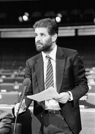 Fotó 5: The MEP Roberto FORMIGONI during a session in Strasbourg in October 1985.