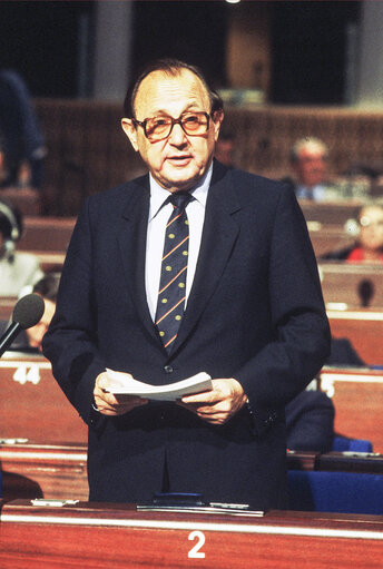 Nuotrauka 12: GENSCHER Hans-Dietrich in the hemicycle of the European Parliament in Strasbourg