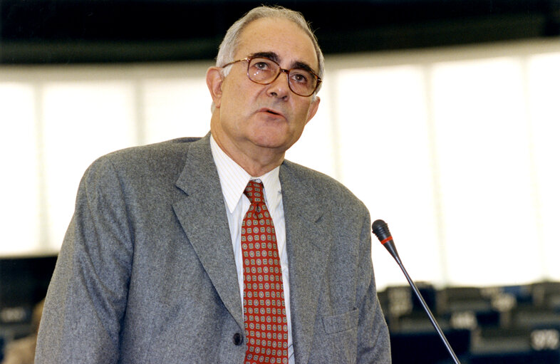 Photo 5 : Joan Colom I Naval standing in the hemicycle of the European Parliament in Strasbourg in october 2000