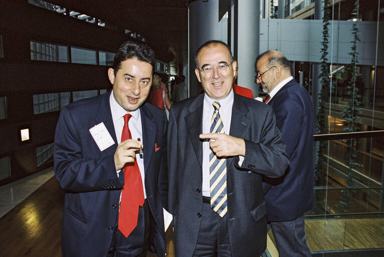 Foto 10: MEPs Bernard POIGNANT and Gianni PITTELLA in the European Parliament in Strasbourg