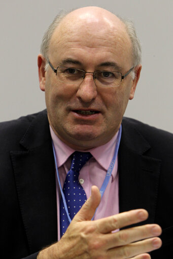 Fotografia 29: Phil Hogan (irish minister for environment,community and local government)  in a meeting of European Parliament Delegation during the United Nations Climate Change conference in Doha, Qatar, Friday, Dec.7, 2012 (Photo/mohamed farag)