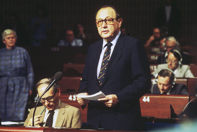 Nuotrauka 13: GENSCHER Hans-Dietrich in the hemicycle of the European Parliament in Strasbourg