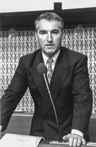 Photo 4: PINXTEN Karel in the hemicycle of the European Parliament in Strasbourg in May 1991